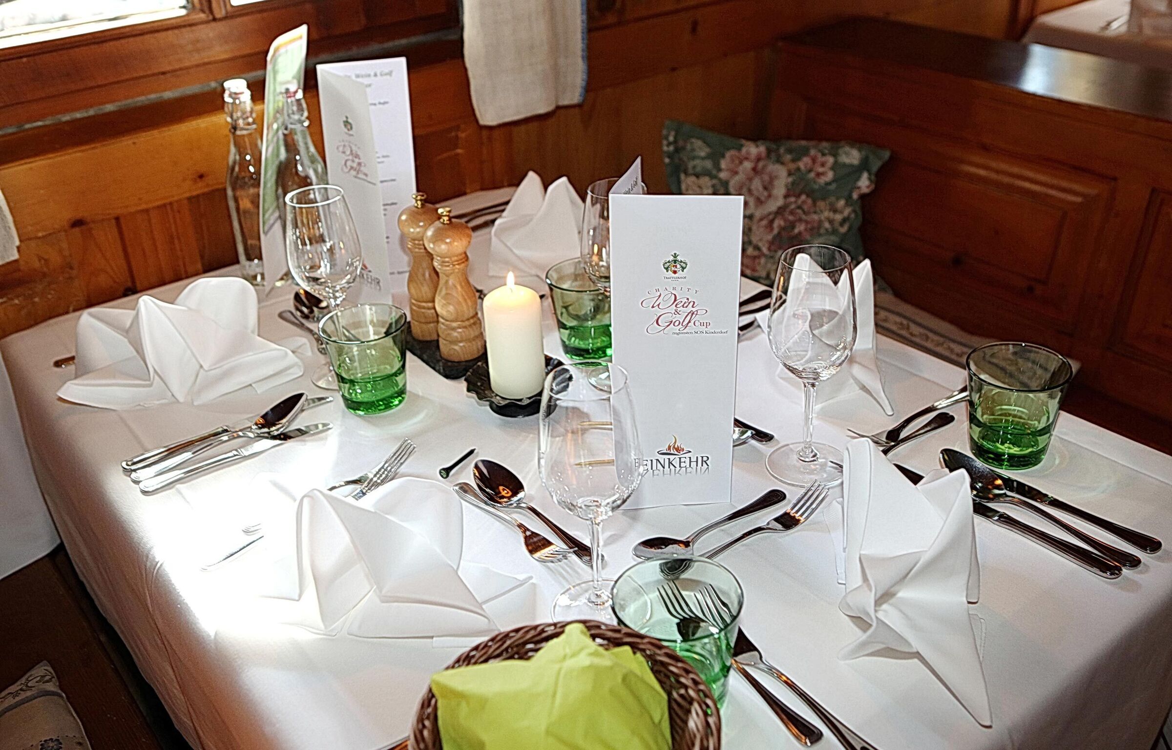 Table set at Trattlers Einkehr.