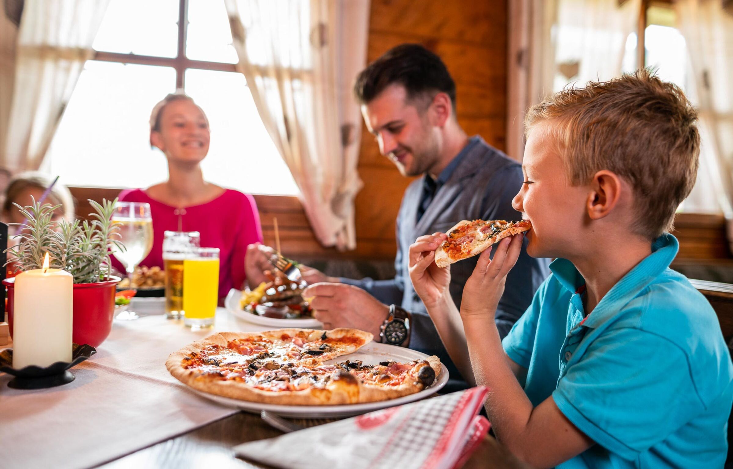 A family eating at Trattler's Einkehr